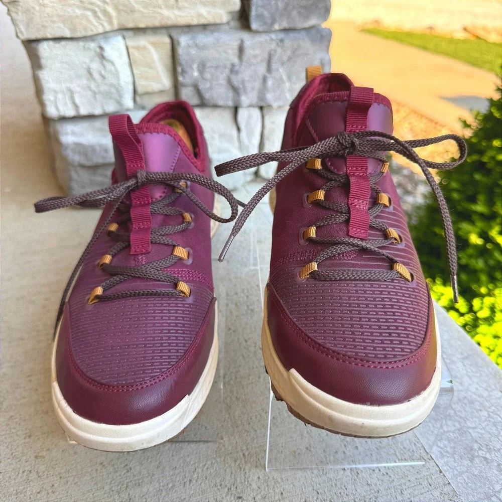 Baretraps Malina Womens‎ 10M Berry Lace Up Trail Walking Sneakers BTF21-10879